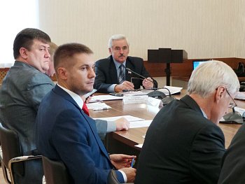 Состоялось заседание комитета Думы по вопросам безопасности, ВПК, делам военнослужащих и ЗАТО под председательством Михаила Ильиных