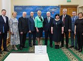 В региональном парламенте открылась книжная выставка, посвященная 85-летию Мурманской области