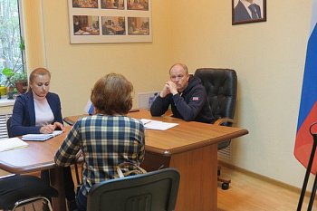 Роман Пономарев провел прием граждан в Региональной общественной приемной Председателя Партии Д.А. Медведева в Мурманской области по вопросам здравоохранения