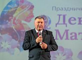 Региональные парламентарии поздравили северянок с Днем матери