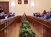 Спикер регионального парламента Сергей Дубовой и председатель профильного комитета областной Думы Борис Пищулин приняли участие в очередном заседании областного правительства