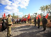 Патриотическая акция прошла у памятника защитникам Заполярья у подножия Муста-Тунтури
