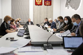 Комитет регионального парламента по труду, вопросам миграции и занятости населения одобрил  основные параметры проекта областного бюджета на 2021 год