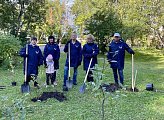 Роман Пономарев вместе со своей семьей принял участие в ежегодной акции по посадке деревьев «Зелёный рекорд»