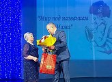 Региональные парламентарии поздравили северянок с Днем матери