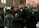 Роман Пономарев встретился с жильцами дома, в котором почти год нет горячего водоснабжения