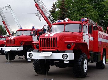 Депутат областной Думы Юрий Шадрин поздравил североморских спасателей с 70-летием специальных подразделений пожарной охраны МЧС России