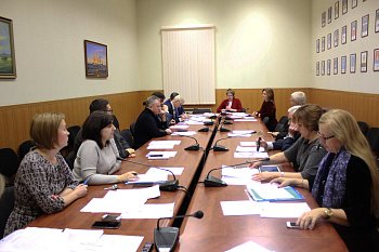 Александр Макаревич: "Парламентское большинство областной думы забалтывает вопрос о бесплатном питании школьников"