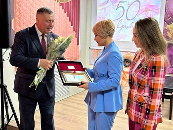 Детской школе искусств в городе Снежногорске - 50 лет