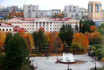 Первый вице-спикер Думы Владимир Мищенко поздравил коллектив военного комиссариата Полярного, Гаджиево и Снежногорска с 30-летием образования военкомата