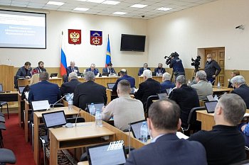 Александр Клементьев принял участие в заседании круглого стола