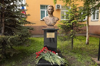 В День России в Мурманске открыт бюст Герою Советского Союза Николаю Кононову