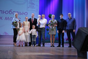 В областном Дворце культуры им. Кирова состоялось торжественное мероприятие, посвященное  Дню матери 