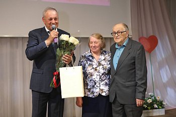 В Мурманске чествовали супружеские пары,  прожившие в браке более четверти века
