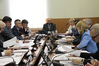 В региональном парламенте прошло заседание комитета по экономической политике, энергетике и жилищно-коммунальному хозяйству под председательством Максима Белова