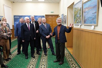 В Мурманской областной Думе открылась персональная выставка заполярного художника Виталия Бубенцова
