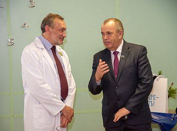 Глава регионального парламента Сергей Дубовой и председатель профильного комитета Думы Надежда Максимова посетили многопрофильный центр имени Н.И. Пирогова 