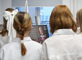 В Губернаторском лицее открылась фотовыставка "Отец Героя"