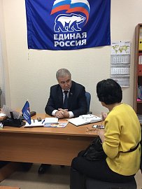 Василий Омельчук провел 6 ноября прием граждан в городе Полярные Зори