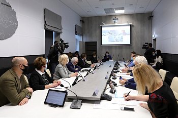 Комитет по образованию, науке, культуре, делам семьи, молодежи и спорту под председательством Ларисы Кругловой провел заседание