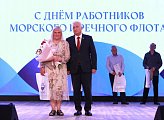 Работники Мурманского морского торгового порта принимают поздравления с профессиональным праздником