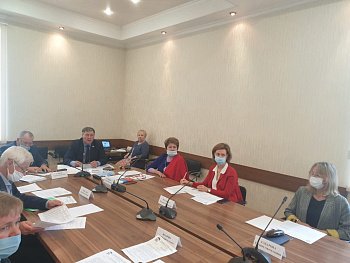 Региональный координатор партийного проекта "Локомотивы роста" Владимир Мищенко провел расширенное заседание по законопроекту о защите гарантированного минимального дохода граждан