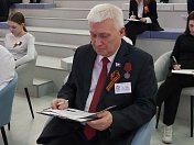 Уважаемые земляки, 24 апреля как региональный координатор проекта партии «Единая Россия» «Историческая память» вместе с министром образования и науки Мурманской области Дианой Николаевной Кузнецовой принял участие в написании «Диктанта Победы»