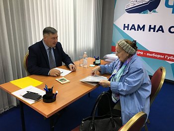 Владимир Мищенко провел прием граждан в штабе общественной поддержки кандидата в Губернаторы Мурманской области Чибиса А.В.