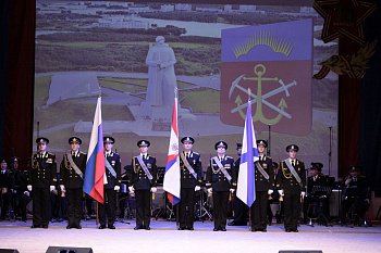 Председатель областной Думы Сергей Дубовой принял участие в торжественном общефлотском вечере