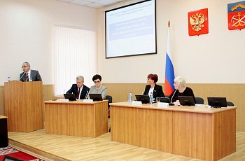 О практике работы страховых представителей в системе обязательного медицинского страхования в Мурманской области шла речь на рабочем совещании в Думе 