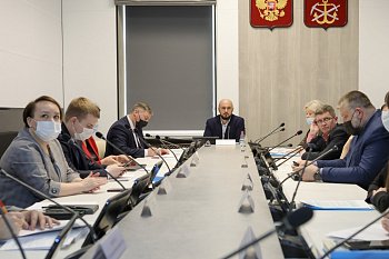 Состоялось заседание комитета областной Думы по экономической политике, энергетике и ЖКХ под председательством Максима Белова