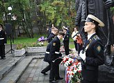Депутаты областной Думы почтили память защитников Заполярья