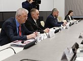 В Думе состоялись рабочие встречи Губернатора области Андрея Чибиса с депутатами фракций регионального парламента