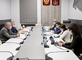 В Думе состоялись рабочие встречи Губернатора области Андрея Чибиса с депутатами фракций регионального парламента