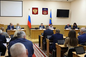 Проект областного бюджета на 2023 год был в центре внимания на встречах Губернатора области Андрея Чибиса с депутатами фракций регионального парламента