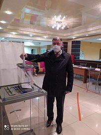 Координатор партийного проекта "Локомотивы роста" Владимир Мищенко: В поправках в Конституцию заложен фундамент будущего развития России