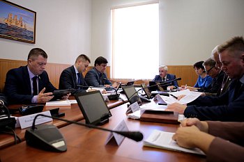 Состоялось заседание комитета Думы по вопросам безопасности, ВПК, делам военнослужащих и ЗАТО под председательством Михаила Ильиных