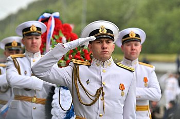 В гарнизонах Северного флота прошли торжества в честь Дня Военно-Морского Флота России