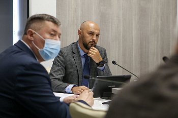 Состоялось заседание комитета областной Думы по экономической политике, энергетике и ЖКХ под председательством Максима Белова