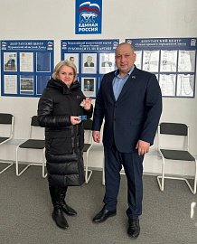 19 апреля Александр Богович вручил партийные билеты новым членам партии «Единая Россия».