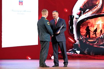 Первый вице-спикер областной Думы Владимир Мищенко поздравил работников и ветеранов пожарной охраны с профессиональным праздником