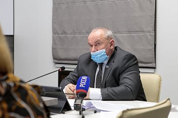 Состоялось очередное заседание комитета областной Думы по природопользованию, экологии, рыбохозяйственному и агропромышленному комплексу под председательством Андрея Иванова 