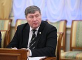 Первый вице-спикер регионального парламента Владимир Мищенко и председатель профильного комитета Думы Борис Пищулин приняли участие в очередном заседании Правительства области