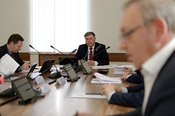 Состоялось заседание комитета областной Думы по законодательству, государственному строительству и местному самоуправлению под председательством Владимира Мищенко