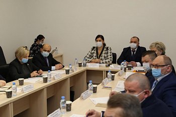 Депутат Мурманской областной Думы Любовь Черепанова приняла участие в совещании по итогам первого года реализации программы социально-экономического развития Печенгского муниципального округа на 2021-2025гг. и планам на 2022год