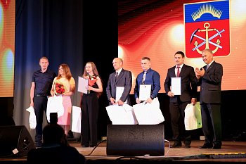 В областном ДК им. Кирова прошло торжественное мероприятие, посвященное Дню металлурга