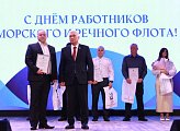 Работники Мурманского морского торгового порта принимают поздравления с профессиональным праздником