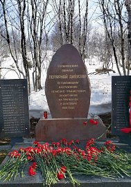 7 мая депутат областной Думы Михаил Белошеев принял участие в митинге у мемориала, посвящённого воинам Полярной дивизии и торжественных мероприятиях в Долине Славы