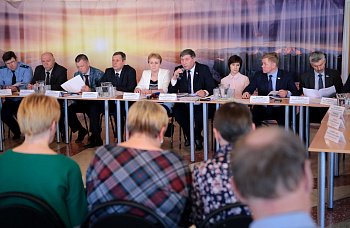 В Ловозере прошло выездное заседание комитета областной Думы по законодательству, государственному строительству и местному самоуправлению под председательством Владимира Мищенко