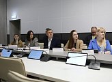 Меры поддержки молодых семей в Арктических регионах  обсудили в областной Думе